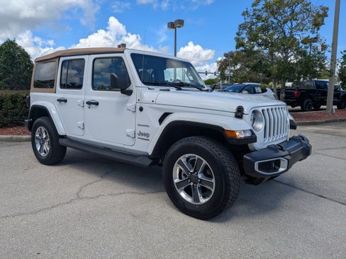 Used 2022 Jeep Wrangler Unlimited Sahara w/ Cold Weather Group image 2