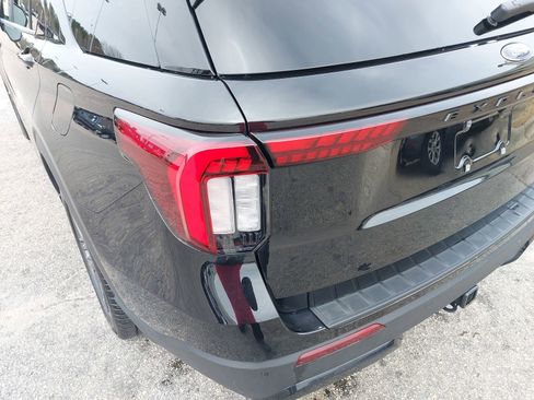 Used 2025 Ford Explorer ST-Line w/ Premium Package image 36