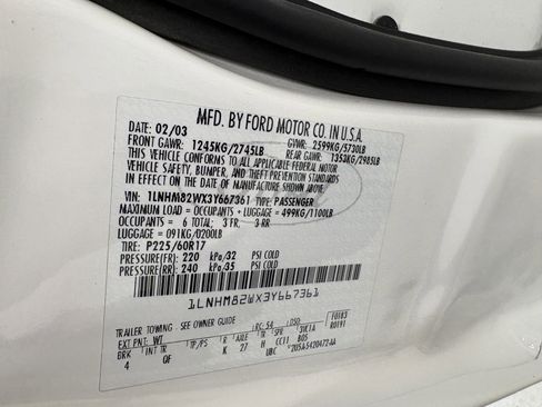 Used 2003 Lincoln Town Car Signature image 35