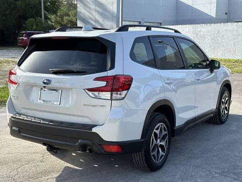 Used 2019 Subaru Forester Premium AWD/4WD image 5