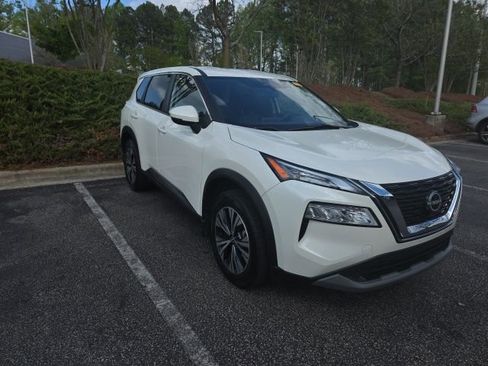 Used 2023 Nissan Rogue SV image 3