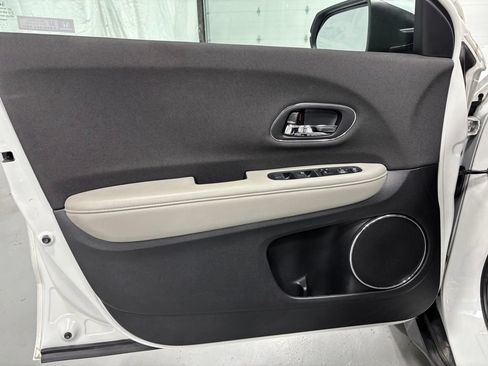 Used 2019 Honda HR-V EX image 8