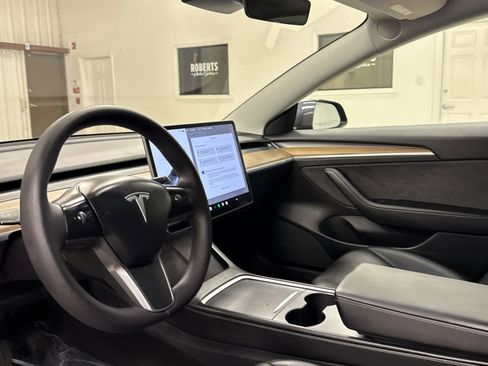 Used 2023 Tesla Model 3 Standard Range image 6