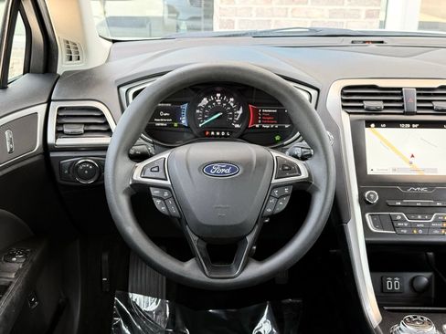 Used 2019 Ford Fusion SE FWD image 24