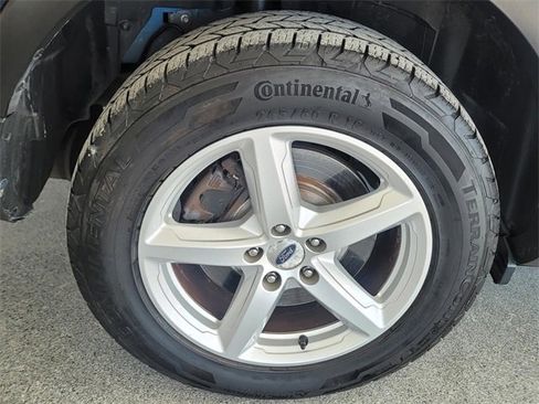 Used 2016 Ford Explorer XLT w/ Equipment Group 202A image 8