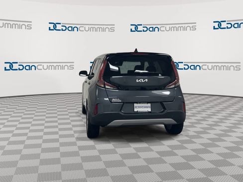 Used 2023 Kia Soul LX w/ LX Technology Package FWD image 7