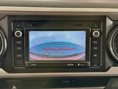 Used 2018 Toyota Tacoma SR5 RWD image 21