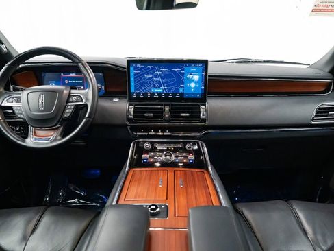 Used 2024 Lincoln Navigator Reserve image 10