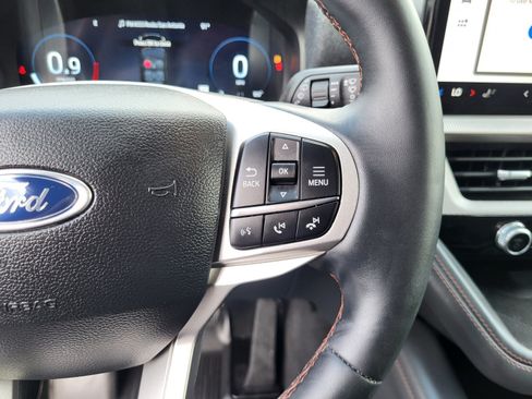 Certified 2025 Ford Explorer Active RWD image 30