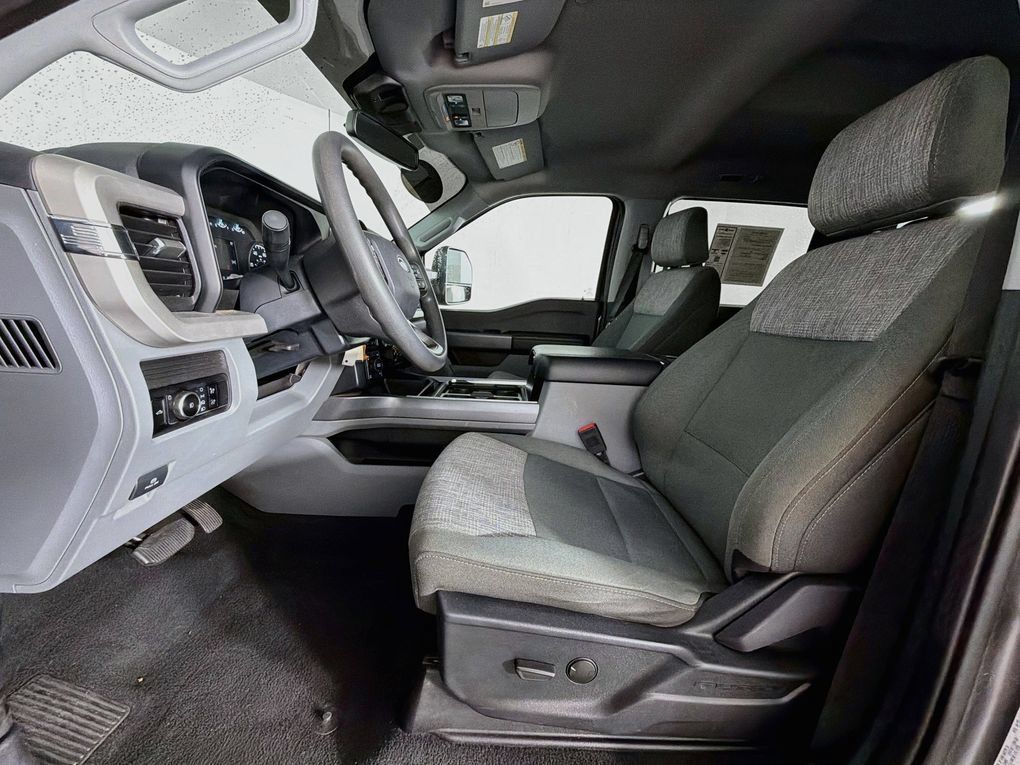 Used 2023 Ford F350 4x4 Crew Cab Super Duty image 12