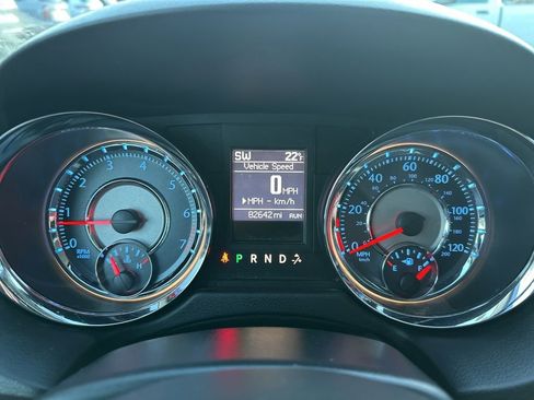 Used 2016 Chrysler Town & Country Touring w/ Driver Convenience Group image 23