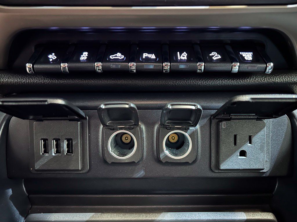 Used 2015 GMC Sierra 2500 Denali AWD/4WD image 32