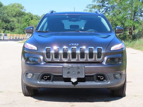 Used 2017 Jeep Cherokee Latitude w/ Comfort/Convenience Group AWD/4WD image 4