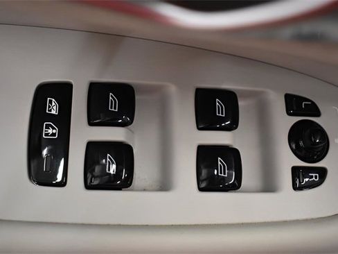 Used 2024 Volvo XC90 B6 Plus image 23