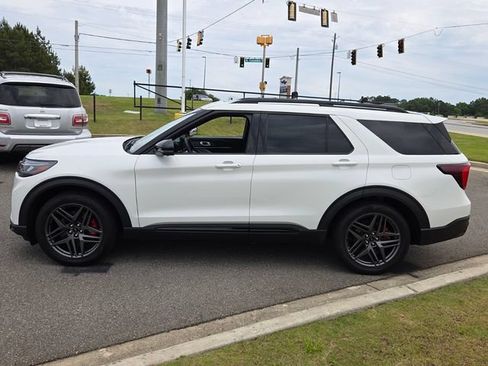 Used 2025 Ford Explorer ST w/ Sun And Sound Package RWD image 4