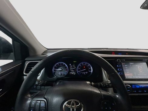 Used 2019 Toyota Highlander XLE FWD image 7