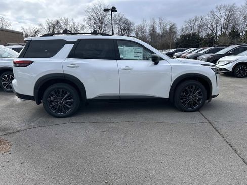 New 2026 Nissan Pathfinder SL w/ SL Premium Package AWD/4WD image 8