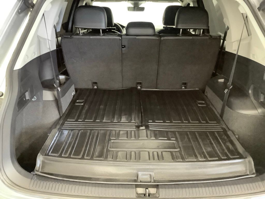 Used 2023 Volkswagen Tiguan SE w/ Panoramic Sunroof Package FWD image 36
