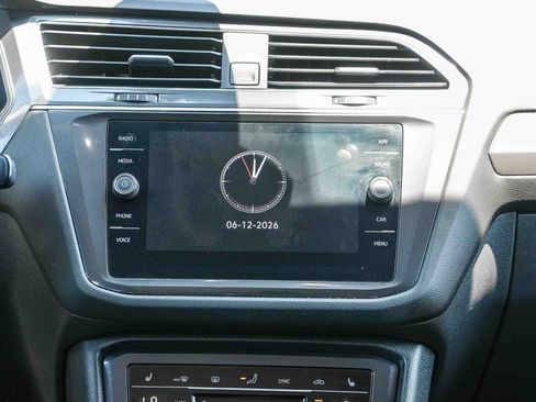 Certified 2022 Volkswagen Tiguan SE FWD image 14