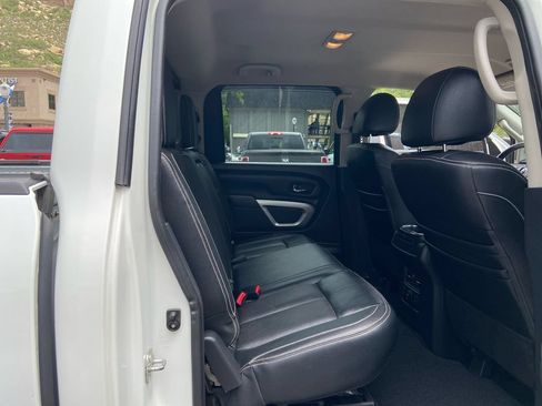 Used 2018 Nissan Titan PRO-4X w/ Pro-4x Convenience Package AWD/4WD image 26
