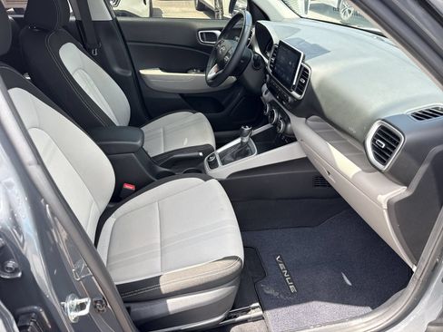 Used 2024 Hyundai Venue SEL FWD image 30