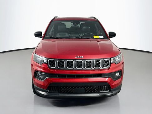 Used 2025 Jeep Compass Latitude w/ Sun & Sound Group AWD/4WD image 2