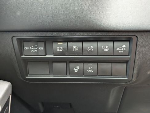 Used 2023 Toyota Tundra Platinum AWD/4WD image 25