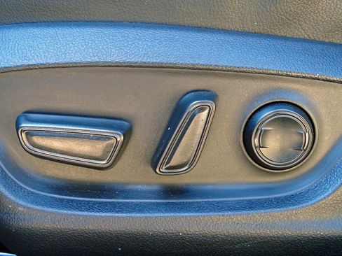 Used 2019 Toyota Camry SE w/ Carpet Mat Package image 13