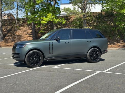 Used 2023 Land Rover Range Rover Long Wheelbase Autobiography image 4