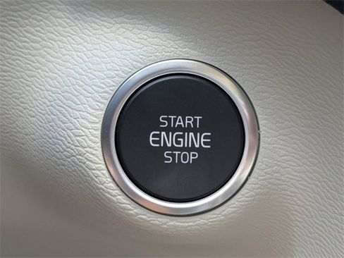 New 2026 Volvo XC40 B5 Plus w/ Protection Package Premier image 31