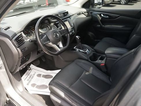 Used 2018 Nissan Rogue Sport SL w/ SL Premium Package FWD image 8