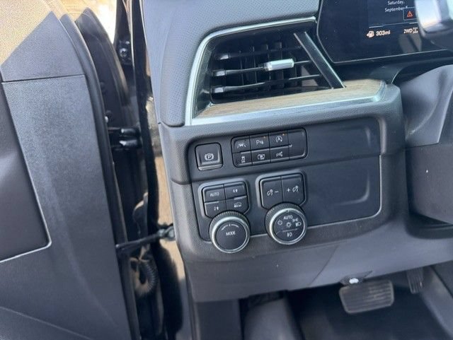 Used 2025 Chevrolet Suburban High Country AWD/4WD image 10