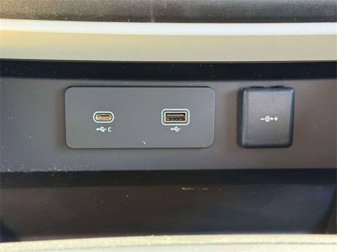 Used 2023 Land Rover Defender 110 X-Dynamic SE image 33