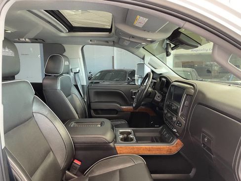 Used 2019 Chevrolet Silverado 2500 High Country image 32