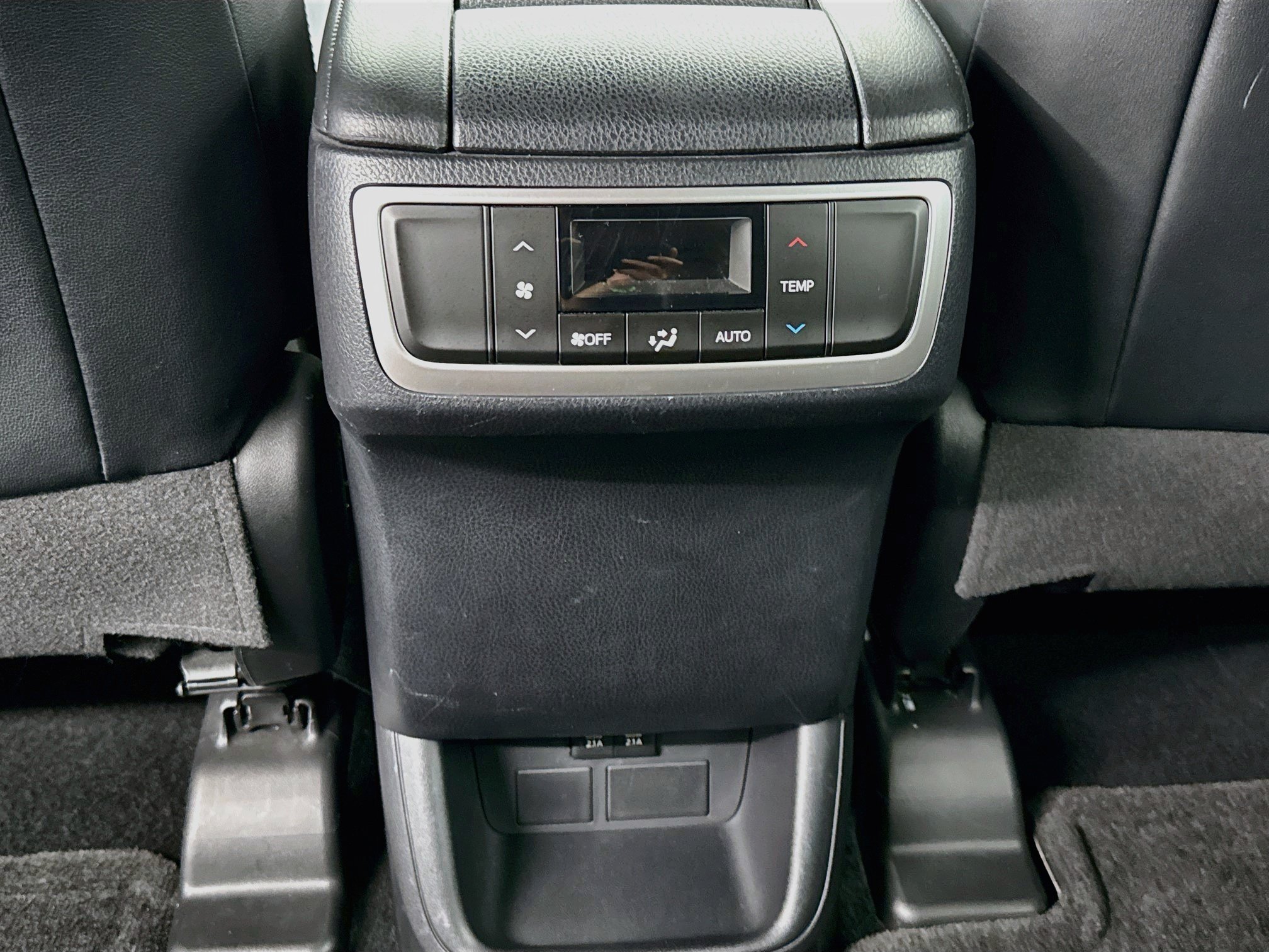 Used 2018 Toyota Highlander Plus FWD image 26
