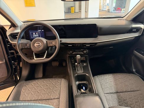Used 2026 Nissan Kicks SV FWD image 32