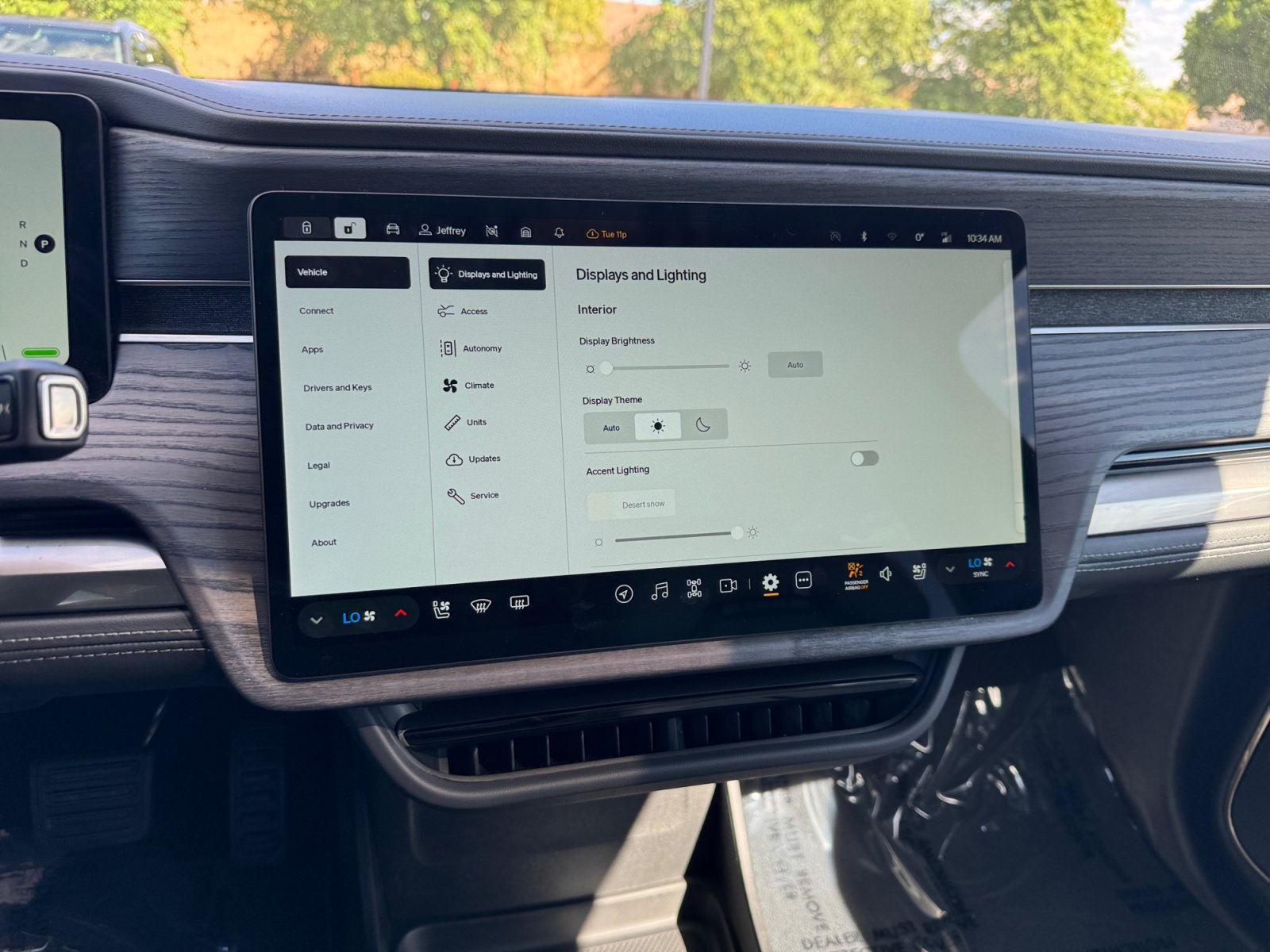 Used 2025 Rivian R1S Adventure Dual AWD/4WD image 12
