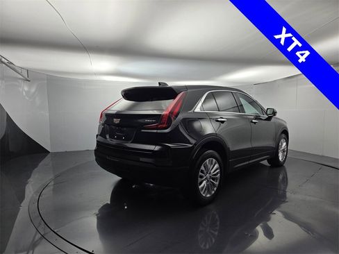 Used 2024 Cadillac XT4 Luxury w/ Cold Weather Package image 7