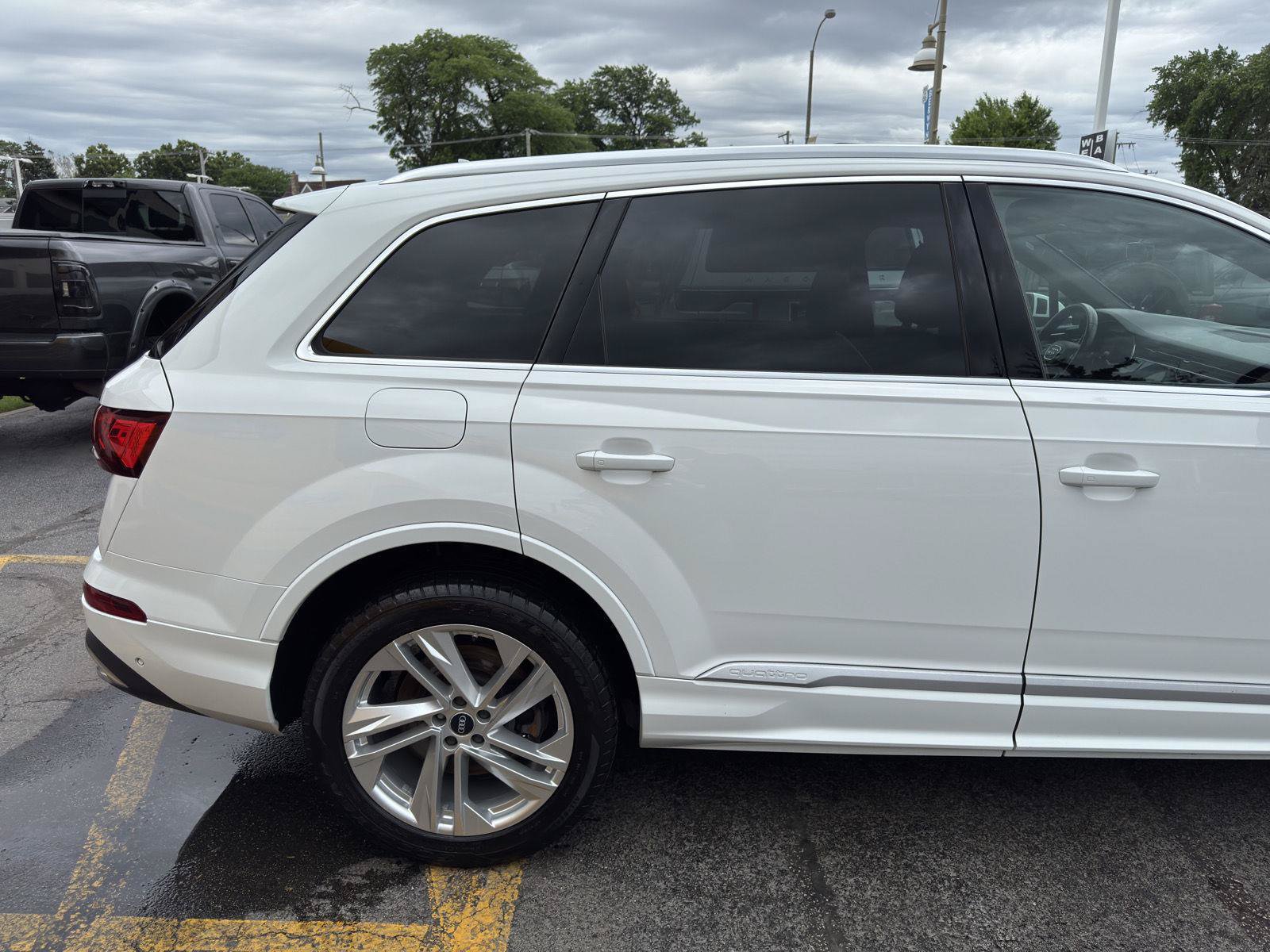 Used 2022 Audi Q7 3.0T Premium Plus w/ Premium Plus Package AWD/4WD image 15