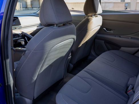 Used 2023 Hyundai Elantra SEL w/ Convenience Package image 18