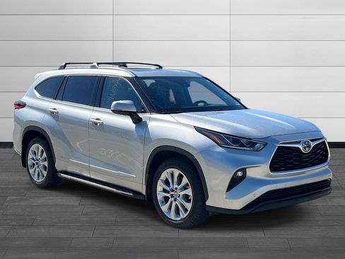 Used 2021 Toyota Highlander Limited FWD image 7