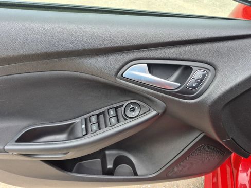 Used 2016 Ford Focus SE w/ SE Sport Package FWD image 11