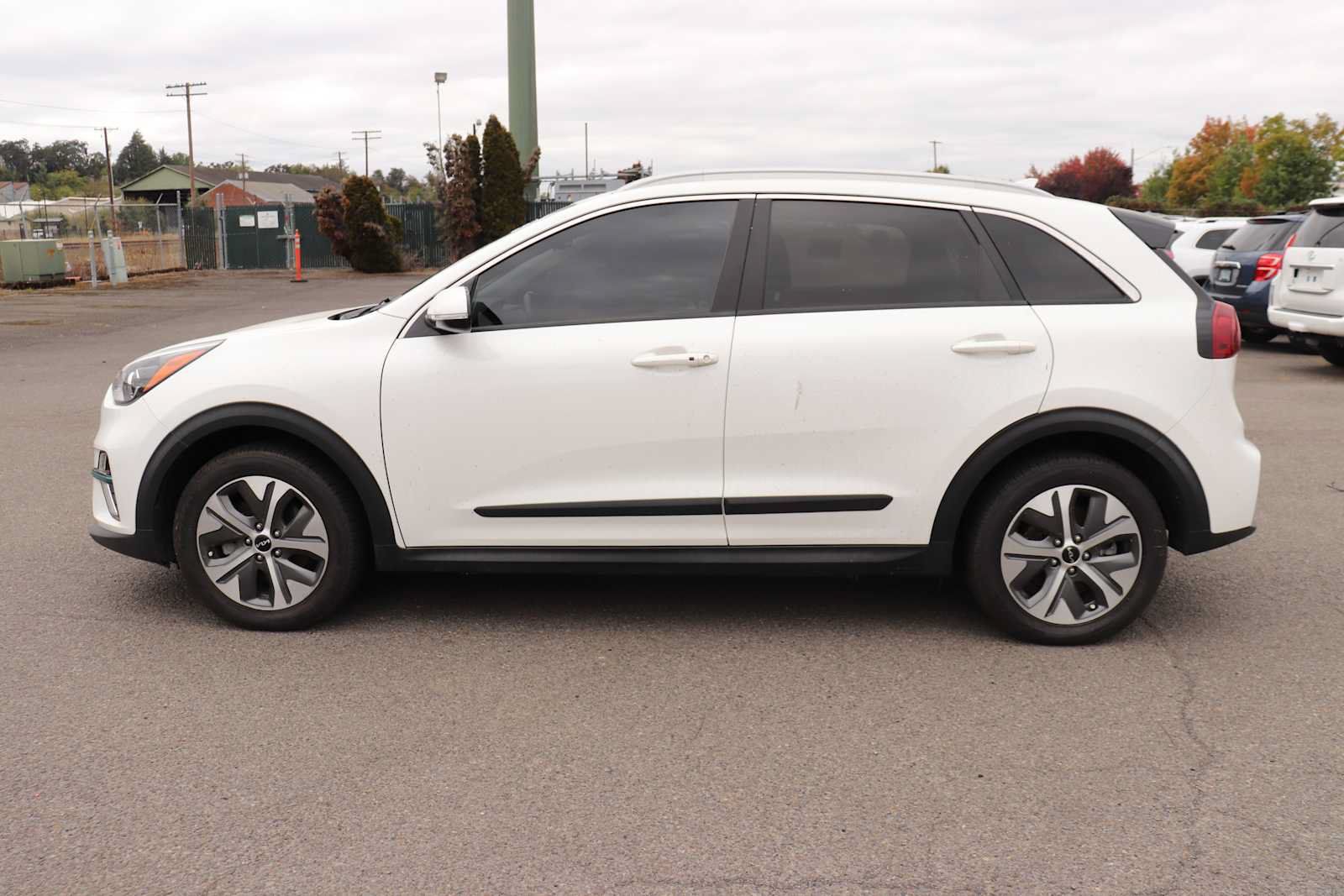 Used 2022 Kia Niro EX w/ Cold Weather Package FWD image 8