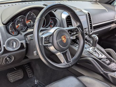 Used 2017 Porsche Cayenne Platinum Edition AWD/4WD image 4