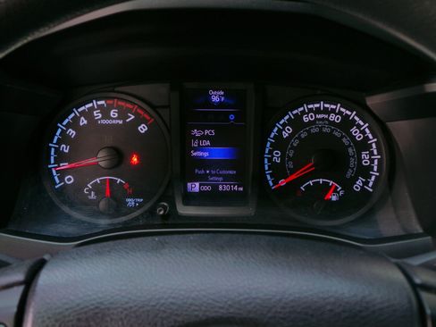 Used 2018 Toyota Tacoma SR w/ SR Convenience Package RWD image 9