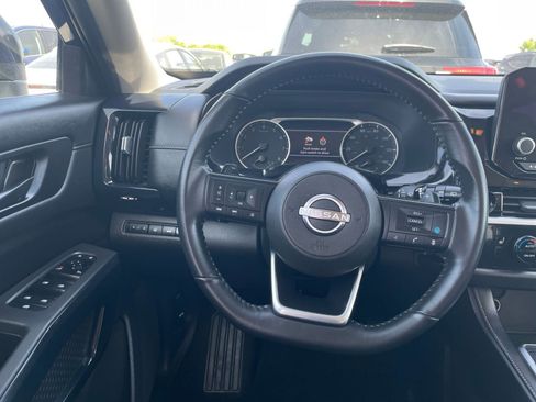 Used 2025 Nissan Pathfinder SV image 37