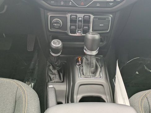 New 2025 Jeep Gladiator Sport image 17