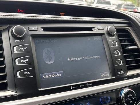 Used 2019 Toyota Highlander SE AWD/4WD image 13