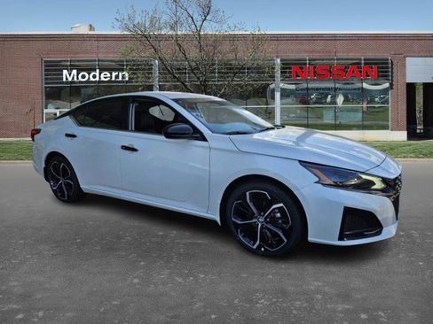 New 2025 Nissan Altima 2.5 SR image 2