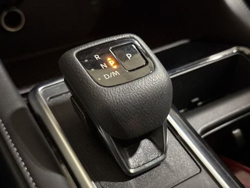 Used 2025 Nissan Pathfinder SV AWD/4WD image 17